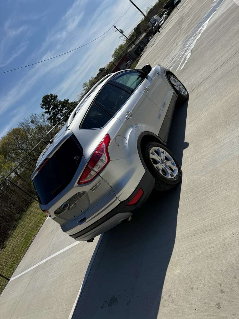 2016 Ford Escape Titanium's photo